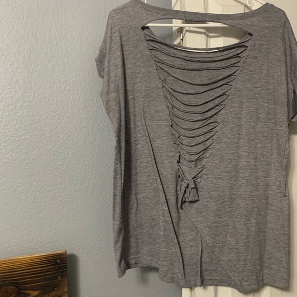 Detailed tee - Picture 2 of 2